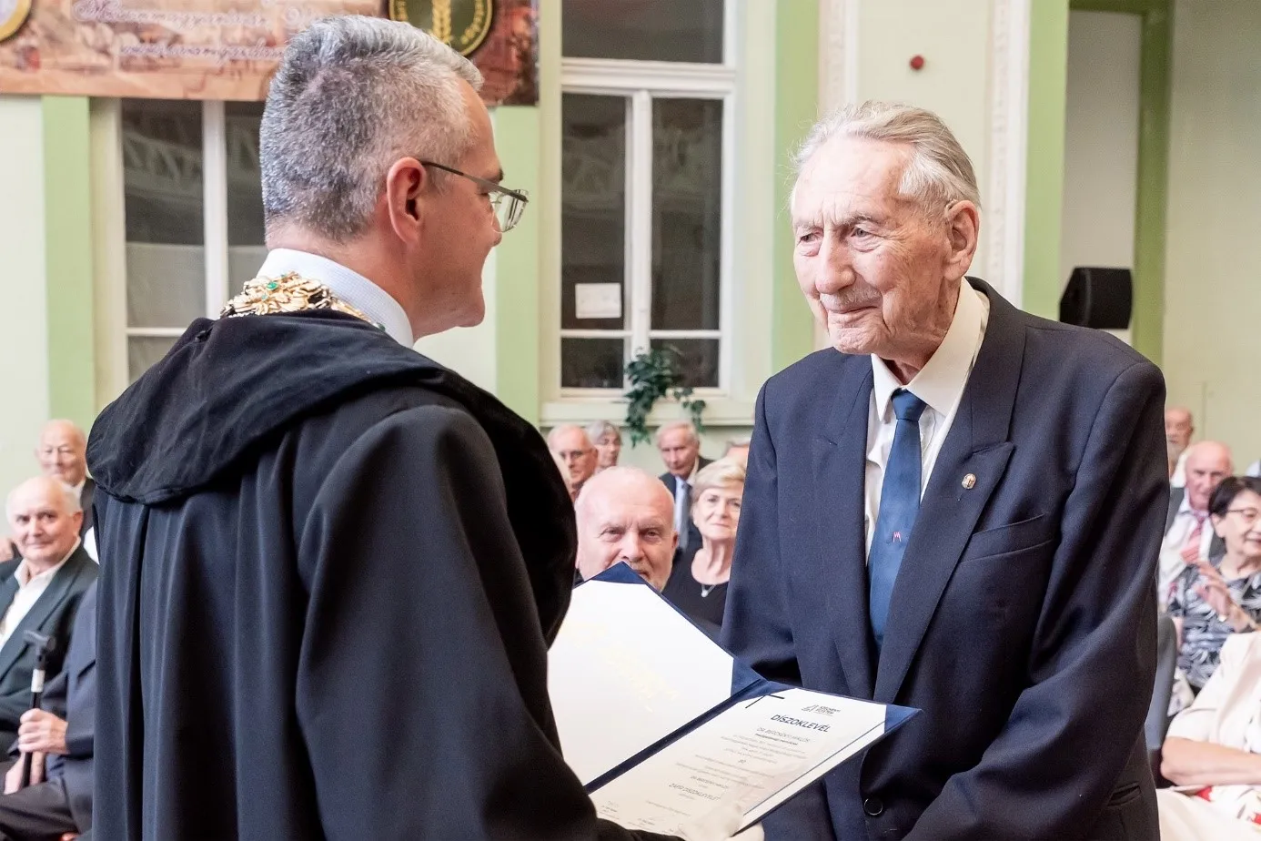 Dr Miklós Bercsényi received his diploma in 1944 and his sapphire diploma in 2024 in Mosonmagyaróvár (Photo: András Adorján)